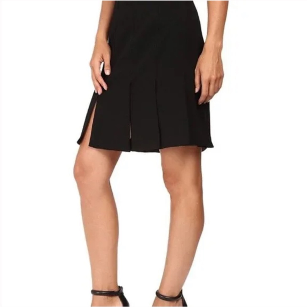 NWOT Trina Turk Black Carwash Pleated A-line Skirt Size 4